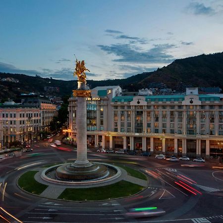 ホテル コートヤード バイ マリオット トビリシ ティビリシ エクステリア 写真